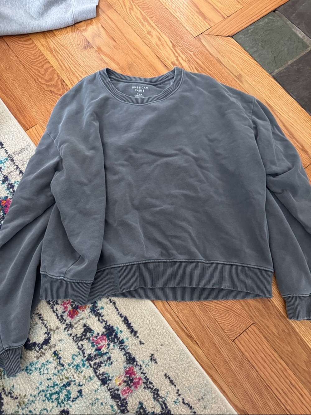 American Eagle Outfitters women’s dark Gray Crewneck Sweatshirt size medium